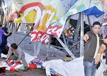 Τραγωδία σε καρναβάλι από κατάρρευση γέφυρας. Βίντεο