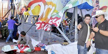 Τραγωδία σε καρναβάλι από κατάρρευση γέφυρας. Βίντεο