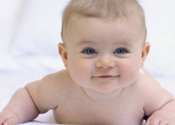 Σοκ! Πούλησαν το μωρό της επειδή ήταν εξώγαμο