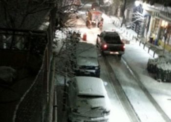 Βίντεο: Πυκνή χιονόπτωση στην Κρήτη