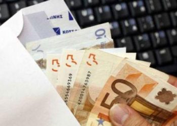 Δημοτική υπάλληλος βρήκε και παρέδωσε τσάντα με 19.000 ευρώ – Εξήρε το ήθος της ο δήμαρχος Αθηναίων Κ. Μπακογιάννης 2