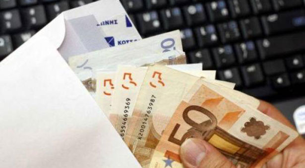 Δημοτική υπάλληλος βρήκε και παρέδωσε τσάντα με 19.000 ευρώ – Εξήρε το ήθος της ο δήμαρχος Αθηναίων Κ. Μπακογιάννης 2