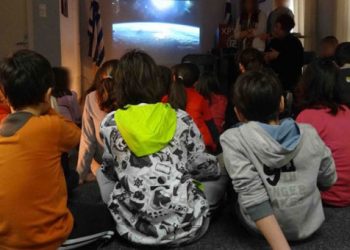 Κατήχηση παιδιών από τη Χρυσή Αυγή