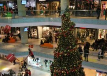 Ανοικτά σήμερα τα καταστήματα. Ποιο είναι το εορταστικό ωράριο;