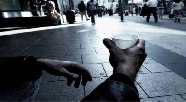 Ζητιάνος 100 ετών δώρισε 40.000 ευρώ σε φιλανθρωπικά ιδρύματα!