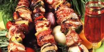 Αυξήσεις στα σουβλάκια: Αυτεπάγγελτος έλεγχος από την Επιτροπή Ανταγωνισμού