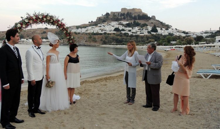 Οι παράνομες χρεώσεις του πολιτικού γάμου στην Ελλάδα