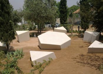 Νεοναζί βεβήλωσαν Μνημείο του Ολοκαυτώματος στην Αθήνα