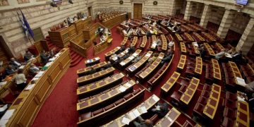 Αντιρατσιστικό και χρηματοδότηση των κομμάτων σήμερα στη Βουλή