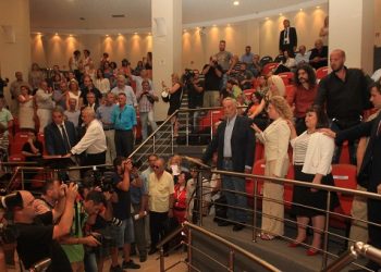 Ένταση και προκλήσεις από χρυσαυγίτες στο Γκάζι στην ορκωμοσία Κασιδιάρη