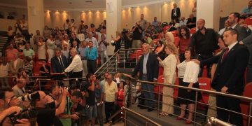 Ένταση και προκλήσεις από χρυσαυγίτες στο Γκάζι στην ορκωμοσία Κασιδιάρη