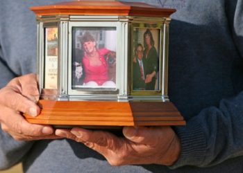 Καύση νεκρών και με το νόμο