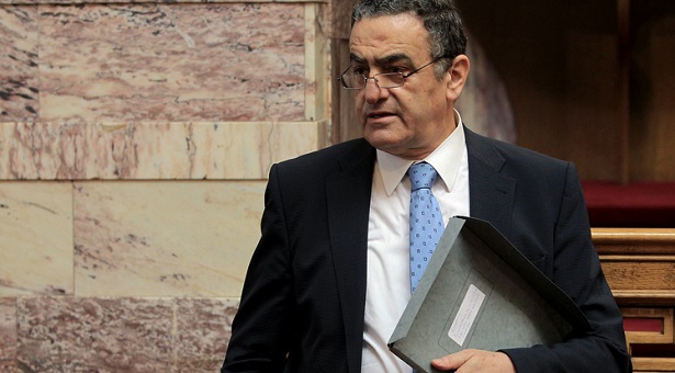 Αντιρατσιστικό: Η ανάγκη… διαλόγου πάει πίσω την ψήφισή του