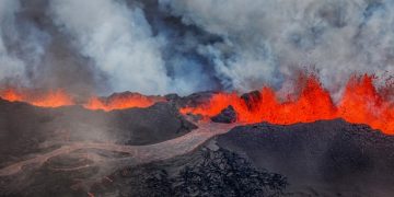 Σκηνές Αποκάλυψης δημιουργεί το ηφαίστειο της Ισλανδίας (φωτο-βίντεο)