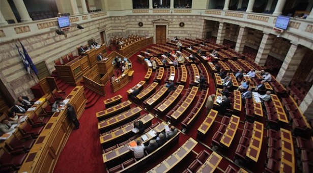 Αντιρατσιστικό: Υπερψηφίστηκε επί της αρχής το νομοσχέδιο