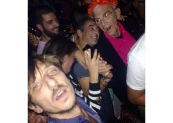 Ο Γιάννης Μπουτάρης συναγωνίζεται τον Ψινάκη σε εκκεντρικό στυλ