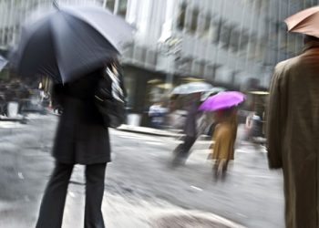 Με συννεφιά και βροχές ο καιρός της Πέμπτης - Αναλυτική πρόγνωση