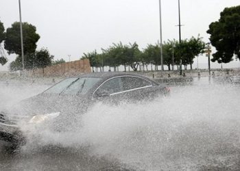 Κακοκαιρία σε όλη τη χώρα με βροχές και καταιγίδες