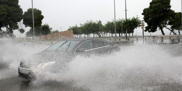 Κακοκαιρία σε όλη τη χώρα με βροχές και καταιγίδες