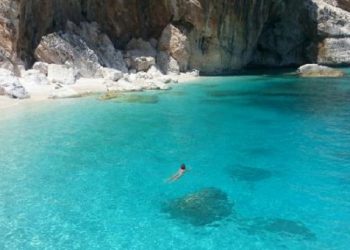 Ελληνική είναι μία από τις παραλίες με τα πιο κρυστάλλινα νερά στον κόσμο!
