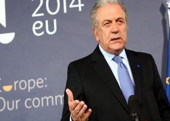 Επίτροπος Μετανάστευσης και Εσωτερικών Υποθέσεων ο Αβραμόπουλος