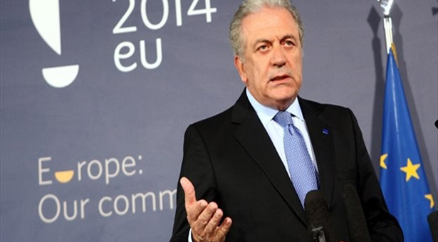 Επίτροπος Μετανάστευσης και Εσωτερικών Υποθέσεων ο Αβραμόπουλος