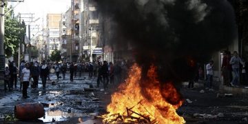 Κόλαση στην Τουρκία – Οι αρχές καταστέλλουν βίαια Κούρδους διαδηλωτές (φωτο)
