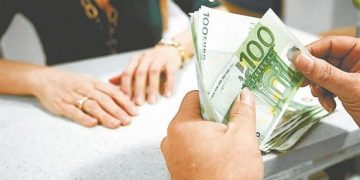 Επίδομα 400 ευρώ από φθινόπωρο – Ποιοι δικαιούνται το «ελάχιστο εγγυημένο εισόδημα»