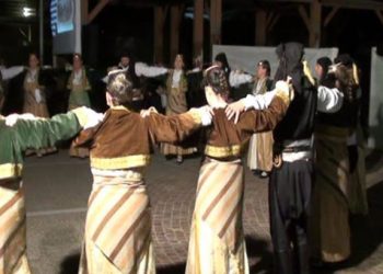 Μαθήματα ποντιακής διαλέκτου και χορών στην Ένωση Ποντίων Δροσιάς