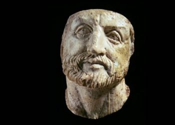 Βεργίνα: Βρέθηκαν θραύσματα από τη νεκρική μάσκα του Φιλίππου Β’ (φωτο)