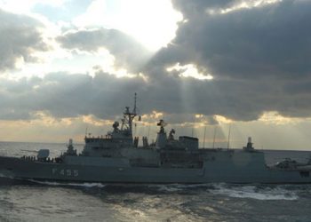 Απομακρύνονται οι Έλληνες από την κόλαση της Λιβύης