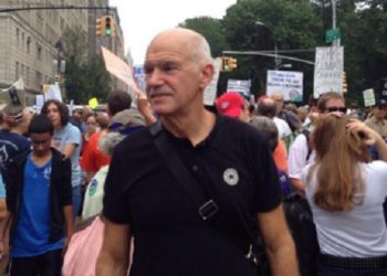 Ο Γιώργος Παπανδρέου διαδηλωτής! (φωτο)