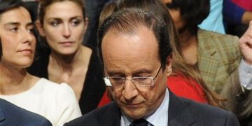 «Καταστράφηκα» αναφωνεί ο Ολάντ διαβάζοντας το βιβλίο της πρώην του