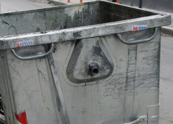 Άνδρας βρέθηκε δολοφονημένος σε κάδο σκουπιδιών