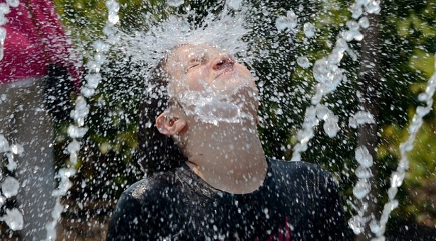 Ο καύσωνας και οδηγίες για το πώς θα επιβιώσετε