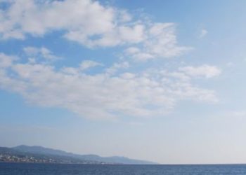 Ζέστη, συννεφιά και βροχή - Τα έχει όλα ο καιρός σήμερα