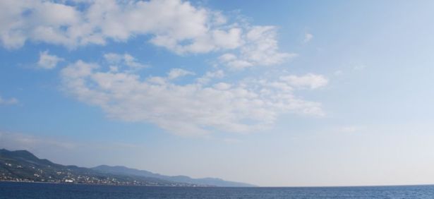 Ζέστη, συννεφιά και βροχή - Τα έχει όλα ο καιρός σήμερα