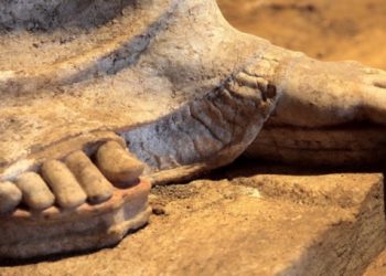 Στο φως ολόκληρες οι Καρυάτιδες της Αμφίπολης  – Δείτε φωτογραφίες