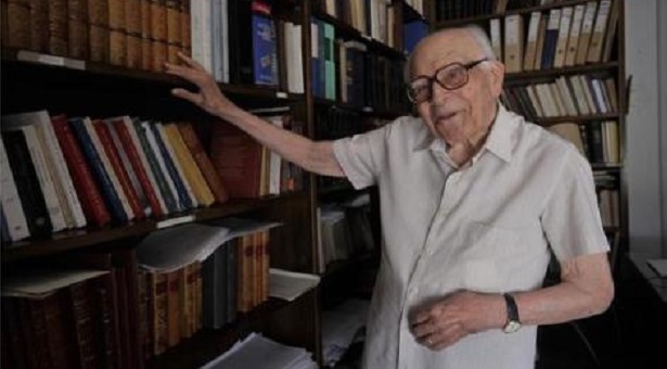 Σε λαϊκό προσκύνημα η σορός του Εμμανουήλ Κριαρά
