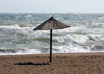 Με μποφόρ και μπουρίνια μας αποχαιρετά το καλοκαίρι, υψηλός ο κίνδυνος πυρκαγιάς