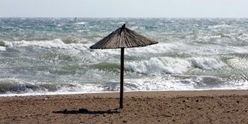 Με μποφόρ και μπουρίνια μας αποχαιρετά το καλοκαίρι, υψηλός ο κίνδυνος πυρκαγιάς