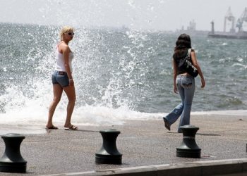 Πρόβα φθινοπώρου με ανέμους, πτώση θερμοκρασίας και πρόσκαιρες βροχές