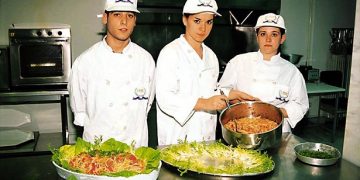 Εκπαίδευση για μάγειρες, τεχνικούς κι αρτοποιούς
