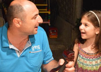 Εξάχρονη Ποντιοπούλα του Καυκάσου τραγουδά και νιώθει τον Πόντο (βίντεο)
