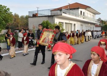 Οι Πόντιοι Δράμας υποδέχθηκαν την Κάρα της Αγίας Ελένης εκ Σινώπης (φωτο, βίντεο)