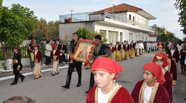 Οι Πόντιοι Δράμας υποδέχθηκαν την Κάρα της Αγίας Ελένης εκ Σινώπης (φωτο, βίντεο)
