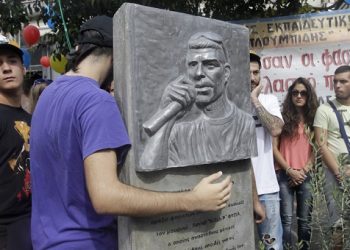 Μνημείο για τον Παύλο Φύσσα στο Κερατσίνι (φωτο)