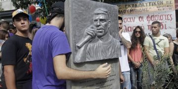 Μνημείο για τον Παύλο Φύσσα στο Κερατσίνι (φωτο)