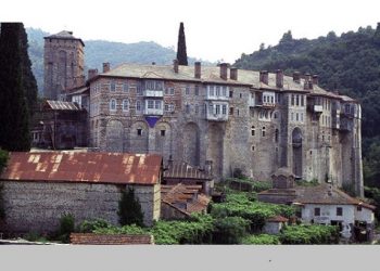 Ένας νεκρός μοναχός και δύο τραυματισμένοι πυροσβέστες στο Άγιο Όρος