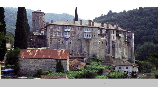 Ένας νεκρός μοναχός και δύο τραυματισμένοι πυροσβέστες στο Άγιο Όρος